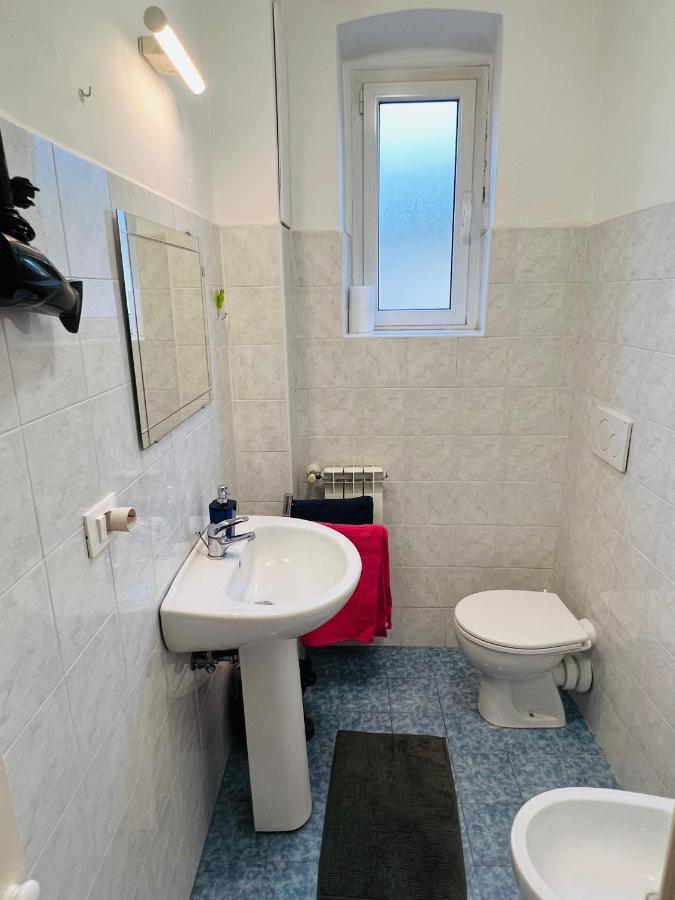 Appartamento Low-Cost Fillak Генуя Экстерьер фото